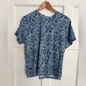 Tuckernuck Sport Blue Floral Short Sleeve Tee